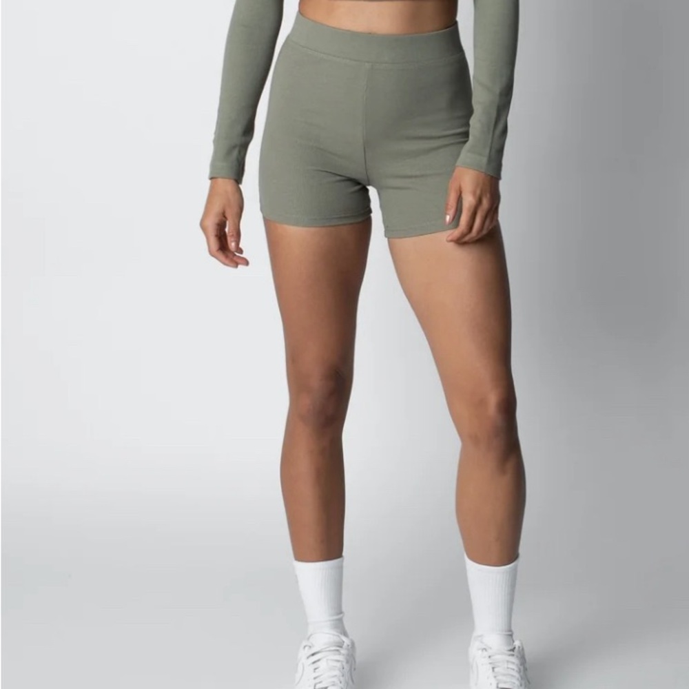 Ribbed 6” shorts
